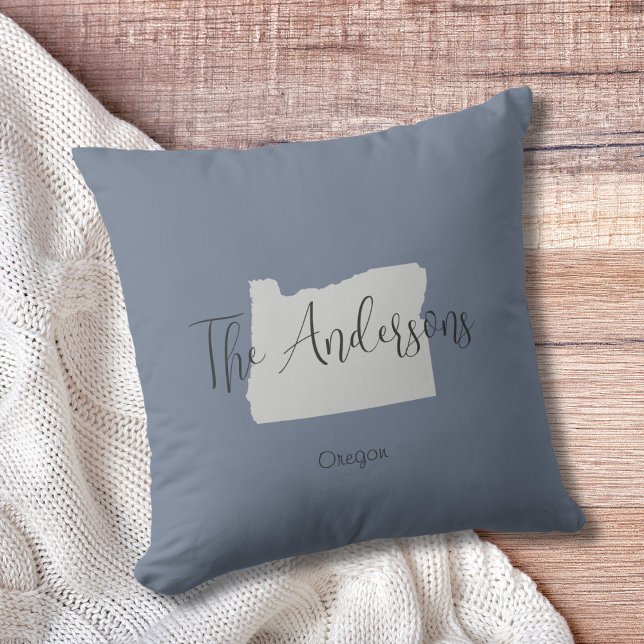 Coussin Oregon Outline Nom de famille Jeu d'oreiller (Show pride for your state and personalize it!  "love makes this house a home in <your state>")