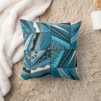 Coussin Ornement ethnique bleu monochrome.