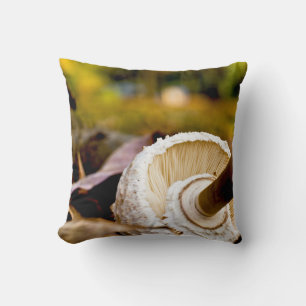 Coussin Où est Alice ? Vie morte des champignons