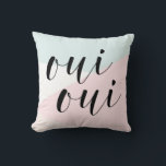 Coussin Oui Oui Moderne Calligraphie Blush & Blue Geometry<br><div class="desc">Coussin moderne avec calligraphie moderne et motif géométrique. Cette coussin est un parfait accent pour n'importe quelle chambre. Ce design est disponible en variété de couleurs et de produits.</div>