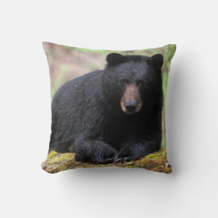 Coussin Ours noir sur une vieille bille de bois dans la