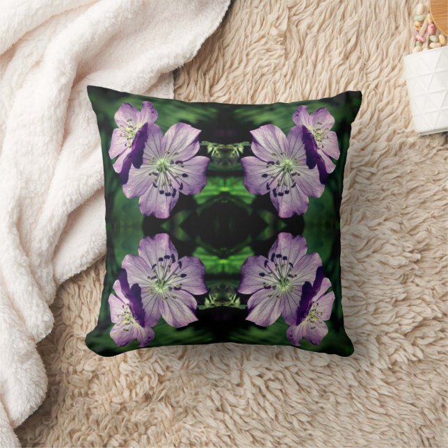 Coussin Paire de fleurs de géranium violet Abstrait (Couverture)