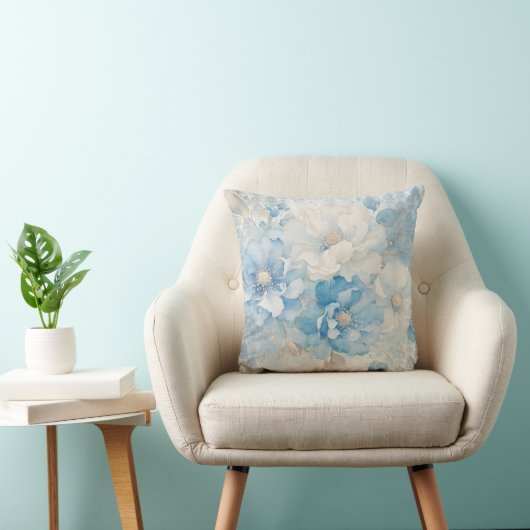 Coussin Pale Blue and White Floral (Chaise)