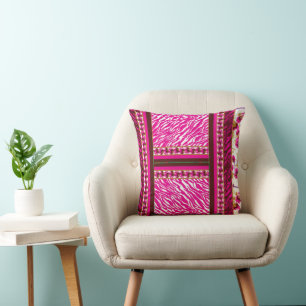 Coussin papier peint rose et blanc avec croix dessus