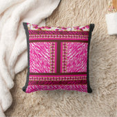 Coussin papier peint rose et blanc avec croix dessus (Couverture)