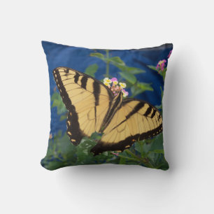 Coussin Papillon à queue blanche jaune et noire sur un