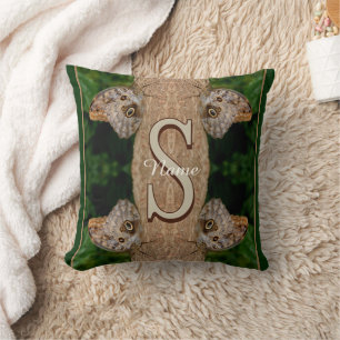 Coussin Papillon avec initiale de monogramme personnalisé 