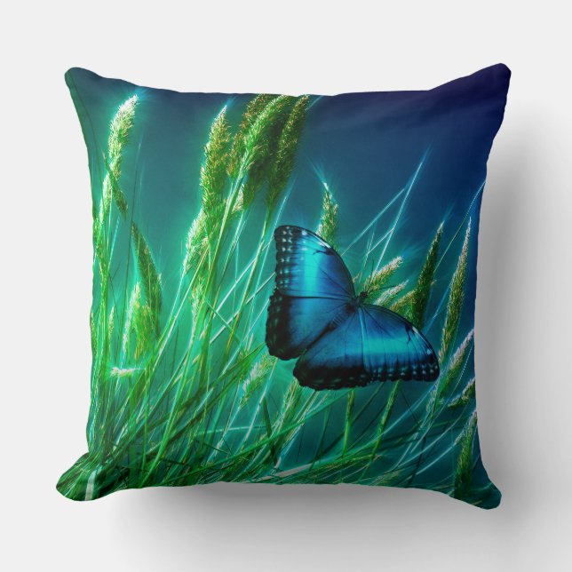 Coussin Papillon bleu Morpho sur herbe verte (Recto)