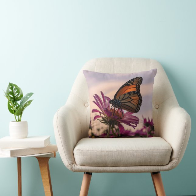 Coussin Papillon Monarque sur Fleur (Chaise)