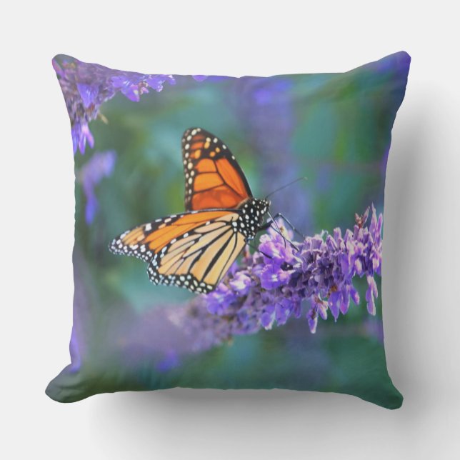 Coussin Papillon monarque sur une fleur de lilas violet (Recto)