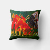 Coussin Papillon morpho bleu sur les fleurs de Crocosmia L (Verso)