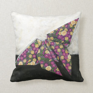 Coussin Papillon Origami sur papier floral