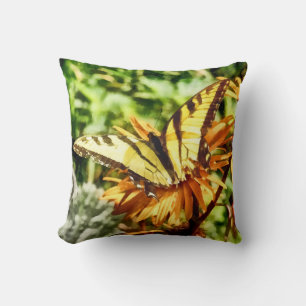 Coussin Papillon Tigre sur Fleur Jaune Sauvage