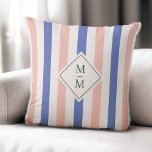 Coussin Paraphes monogrammes bleu rose rayures<br><div class="desc">Jetez l'oreiller avec un motif rayé rose pâle et bleu maïs et blanc avec vos initiales monogrammes en gris foncé sur une forme de losange néotral clair. Toutes les couleurs sont personnalisables.</div>