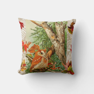 COUSSIN PARMI LES FEUILLES DE CHUTE EN BOIS