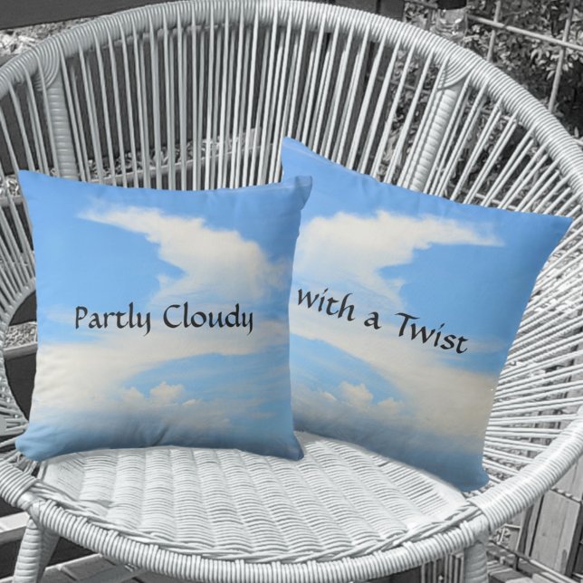 Coussin Partiellement nuageux avec Twist Blue et White (Créateur téléchargé)