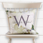 Coussin Pastel Rose violet Monogramme Mariage Keepsaké<br><div class="desc">Un mariage personnalisé. Ce magnifique et élégant coussin de peinture à l'huile numérique présente une peinture à l'huile réelle sur un arrière - plan de toile, qui a été soigneusement numérisé, et agrémenté d'art au charbon de bois aussi. Deux éléments de rose blanche et de feuillage encadrent l'initiale classique en...</div>
