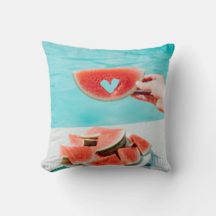 Coussin pastèque tranchée sur papier blanc