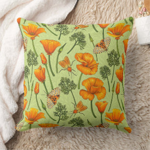 Coussin Pavot de Californie et papillons de nuit sur la ro