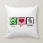 Coussin Peace Love Forensics<br><div class="desc">Un signe de paix,  un coeur et une empreinte digitale. J'adore les enquêtes criminelles et le travail de détective.</div>