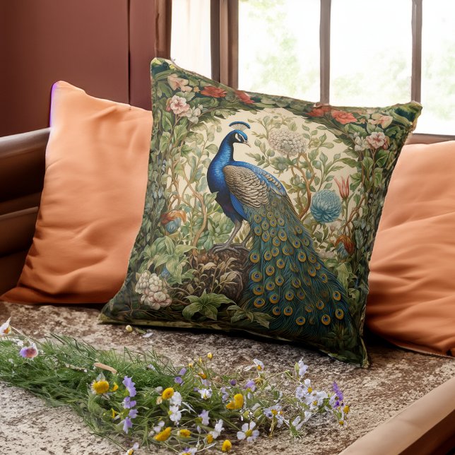 Coussin Peacock vintage dans un jardin fleuri (Créateur téléchargé)