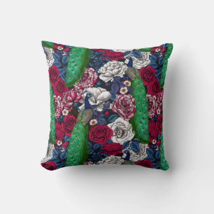 Coussin Peacocks dans le jardin rose