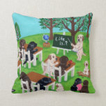 Coussin Peinture scolaire du Labrador<br><div class="desc">Cute et drôle Labrador Retriever School Peinture design. Black Labrador, Chocolate Labrador, Yellow Labrador sont tous peints sur cette scène scolaire. Capturer les chiens du Labrador en train de chanter dans la classe. C'est aussi agréable pour les enseignants et les enseignants à la retraite qui aiment Labradors et agréable pour...</div>