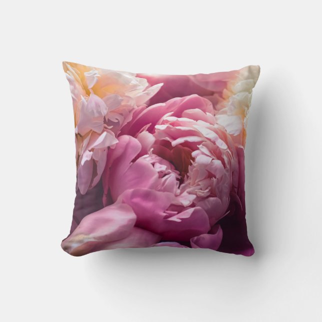 Coussin Peonies roses : Art Floral Luxueux. (Recto)