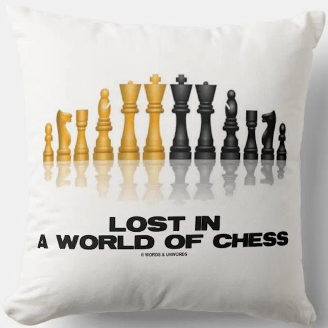 Coussin Perdu dans un monde des échecs (jeu d'échecs (Memorable throw pillow for any avid chess player who is frequently "Lost In A World Of Chess")