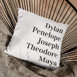 Coussin Personalisé 5 Nom de famille<br><div class="desc">Cherchez-vous une belle façon de garder votre famille proche? Notre Oreiller à Throw personnalisé Keepsaké est la façon idéale de faire exactement cela! Cette coussin élégante et cosy présente les noms de vous et de votre famille - que ce soit votre mari, votre femme, vos enfants ou même vos animaux...</div>