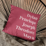 Coussin Personalisé 5 Nom de famille<br><div class="desc">Cherchez-vous une belle façon de garder votre famille proche? Notre Oreiller à Throw personnalisé Keepsaké est la façon idéale de faire exactement cela! Cette coussin élégante et cosy présente les noms de vous et de votre famille - que ce soit votre mari, votre femme, vos enfants ou même vos animaux...</div>