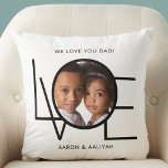 Coussin Personnalisé Nous t'aimons Papa Fête des pères pho<br><div class="desc">This We Love You Dad Photo Coussin est décoré du mot LOVE dans la typographie noire sur un arrière - plan blanc. Facilement personnalisable avec votre photo et votre nom. Fait un grand cadeau de Fête des pères.</div>