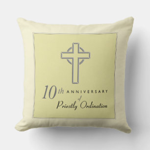 Coussin Personnaliser, 10e anniversaire du prêtre Embossé