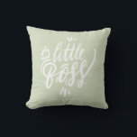 Coussin Petit Boss Moderne Calligraphie Mint Green<br><div class="desc">Ajoutez une touche de charme royal à votre pépinière grâce à ce coussin de bébé personnalisé avec "Little Boss" en calligraphie moderne, accentué d'une couronne mignonne. Idéal pour les bébés aux grandes personnalités, ce coussin s'ajoute adorablement à n'importe quel lit d'enfant ou crèche. Doux et confortable, il est conçu pour...</div>