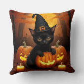 Coussin Petit chat noir avec chapeau de sorcière parmi les (Verso)