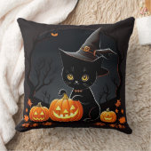 Coussin Petit chat noir dans un chapeau de sorcière parmi (Couverture)