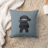 Coussin Petit guerrier ninja sur gris (Couverture)