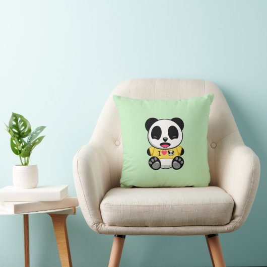 Coussin Petit Panda mignonne en T-shirt jaune sur vert (Chaise)