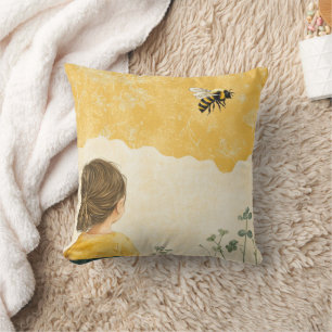Coussin Petite Fille Regardant un Bourdon