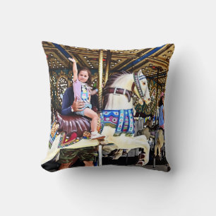 Coussin Petite Fille Waving Hi Du Carousel