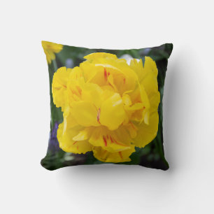 Coussin Petites tulipes jaunes dans le jardin