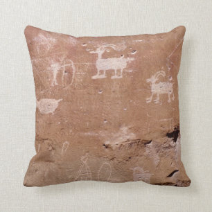 Coussin Pétroglyphe de chasseur avec le modèle des texte