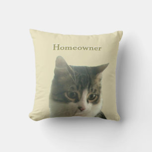 Coussin Photo de chat tigré personnalisée sur fond beige c