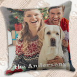 Coussin Photo de famille personnalisée Noël simple<br><div class="desc">Voici notre dernier ajout à votre décor de maison de vacances - le coussin photo personnalisé! Conçu dans un style simple et moderne, ce coussin est parfait pour ceux qui souhaitent ajouter une touche de chaleur et de familiarité à leur espace de vie pendant la saison festive. Doté d'une jolie...</div>