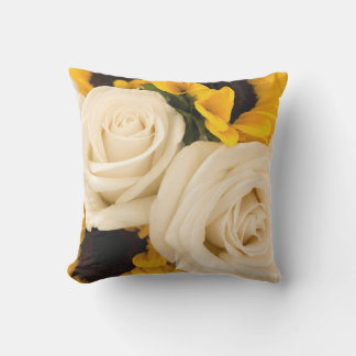 Coussin Photo de rose blanche et tournesol