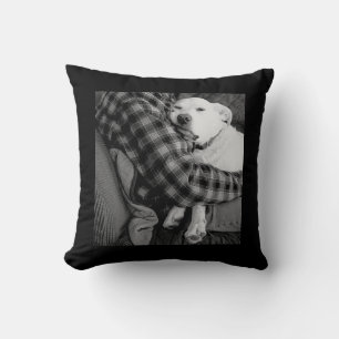 Coussin Photo en noir et blanc de chien en train de frappe