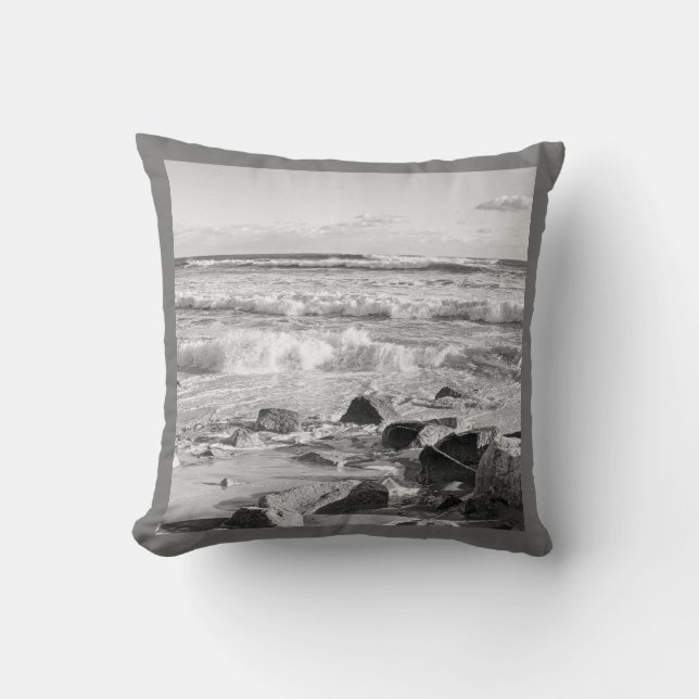 Coussin Photo en noir et blanc des vagues de l'océan Atlan (Recto)