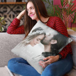 Coussin Photo moderne M. et Mme Mariage<br><div class="desc">Oreiller à jet photo moderne M. et Mme Mariage. Le texte et la photo peuvent être changés en utilisant à droite le menu "Détails". Pour tout adapter à vos besoins, cliquez sur le bouton "Personnaliser" et vous pouvez modifier le style du texte, l'arrière-plan et la couleur. D'autres couleurs sont disponibles....</div>