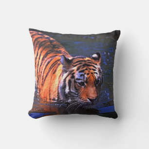 COUSSIN PHOTOGRAPHIE DE TIGRE BROWN ET NOIR À PEU PRÈS CON