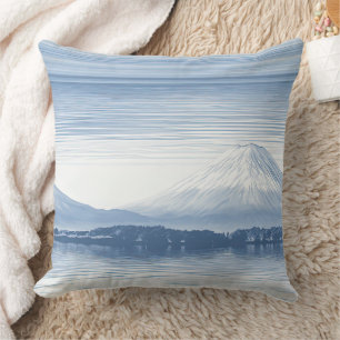 Coussin Pics de brume – Paysage de montagne à l'aquarelle